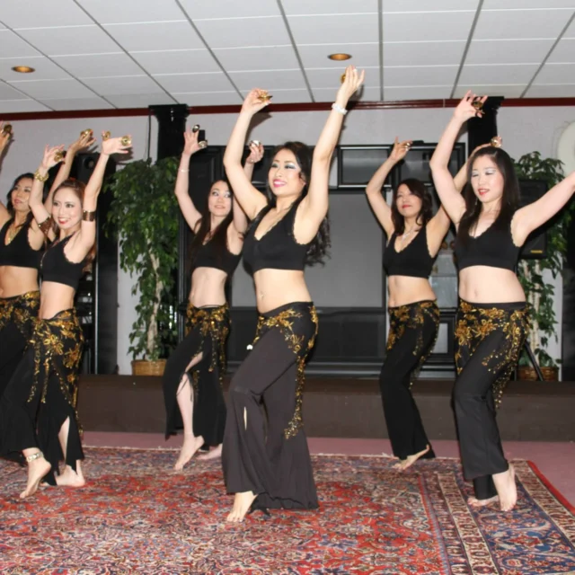 ✨ご好評につき✨
ベリーダンスクラスが定期開催になりました💃🌙  先日の体験クラスが大好評💕
これから月曜日（不定期・2名以上で開催）に
継続的に開催していきます✨  💰料金
通常 2,500円
ヨガチケット有 2,000円
通い放題の方 1,000円  📅 予約方法
始めての方はLINEかウェブサイトよりお問合せください。
公式LINEの「予約する」ボタンから
「ベリーダンス」を選んで曜日を選択してください🌸
（ヨガと同じ方法です）  詳細はこちら👇
🔗 https://lapisyogadance.com/2025/10/27/bellydance-class-regular/  #ベリーダンス #ベリーダンスクラス　#ベリーダンスレッスン #京都ヨガ #アナハタヨガ #アーユルヴェーダ #AnahataAyurvedaYoga #亀岡ヨガ #ベリーダンス教室 #心と体を整える #月曜レッスン #女性のための時間 #bellydance